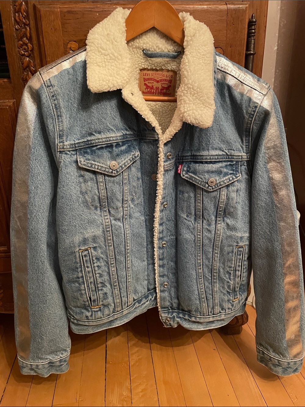 Levi's Light Blue Denim Sherpa Jacket with Cream Collar size M